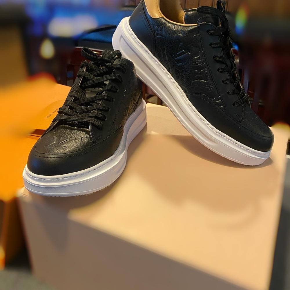 Black Leather Sneakers 7.5 Mens, 9.5 women - Picture 7 of 9